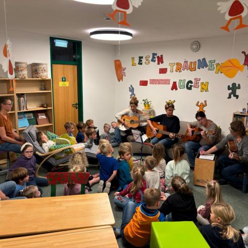 Kindergarten ist zu Besuch