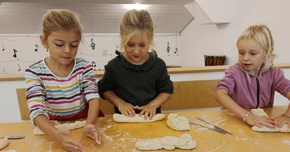 Zopf backen
